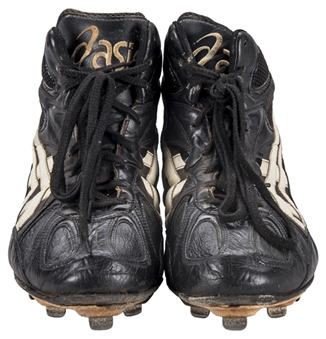 1998-1999 Mike Piazza Game Used Pair of Asics Cleats (JT Sports)